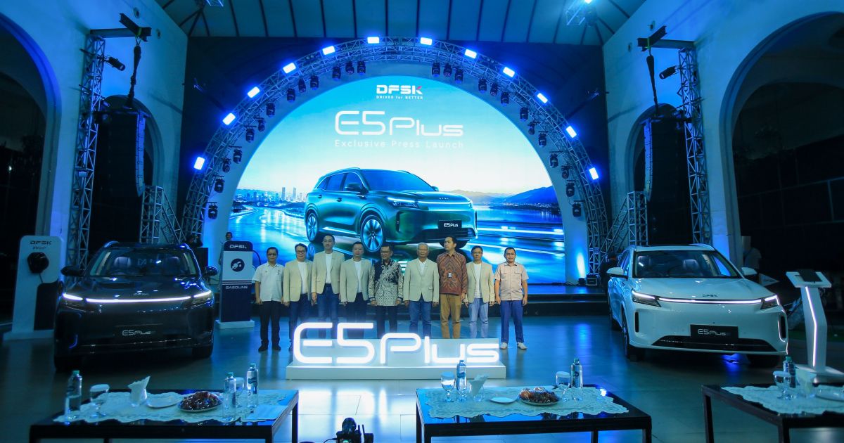 DFSK E5 Plus, SUV Plug-in Hybrid Electric Vehicle (PHEV) terbaru, mencatat 1.100 pesanan di Indonesia sebelum peluncuran resmi. Model ini menawarkan intelligent mobility dengan fokus pada efisiensi dan kenyamanan. [Foto: ist]