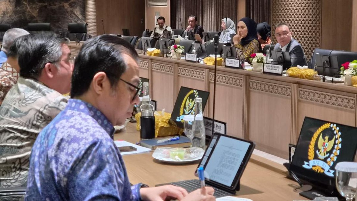 Foto: Rapat Koordinasi DPR dan pemerintah terkait Rancangan Peraturan Presiden tentang Ojek Online di Gedung Nusantara III, Kompleks Parlemen, Senayan, Jakarta, Kamis (23/7/2026). (Dok. Tim Media Sufmi Dasco Ahmad)