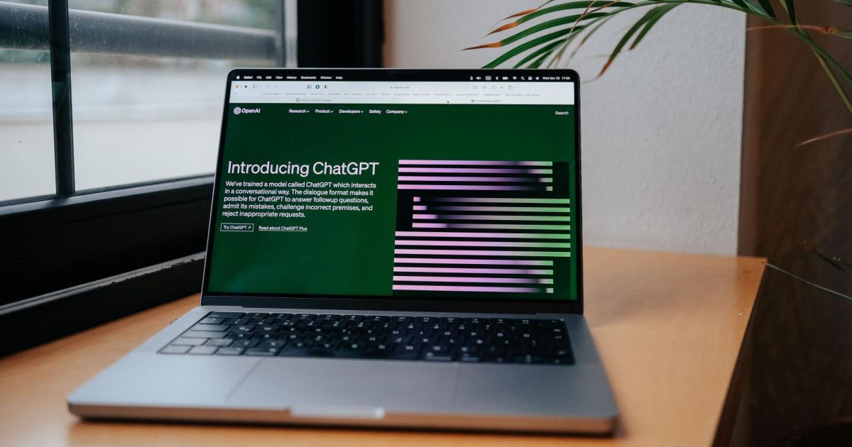 Lulusan SMK ini buktikan ChatGPT jadi mentor bisnis virtual, bantu mulai usaha virtual assistant dari nol dengan modal minim. [Foto: pexels]