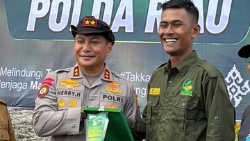 Kapolda Riau Diganjar Penghargaan Bergengsi atas Upaya Penyelamatan Kawasan Mangrove