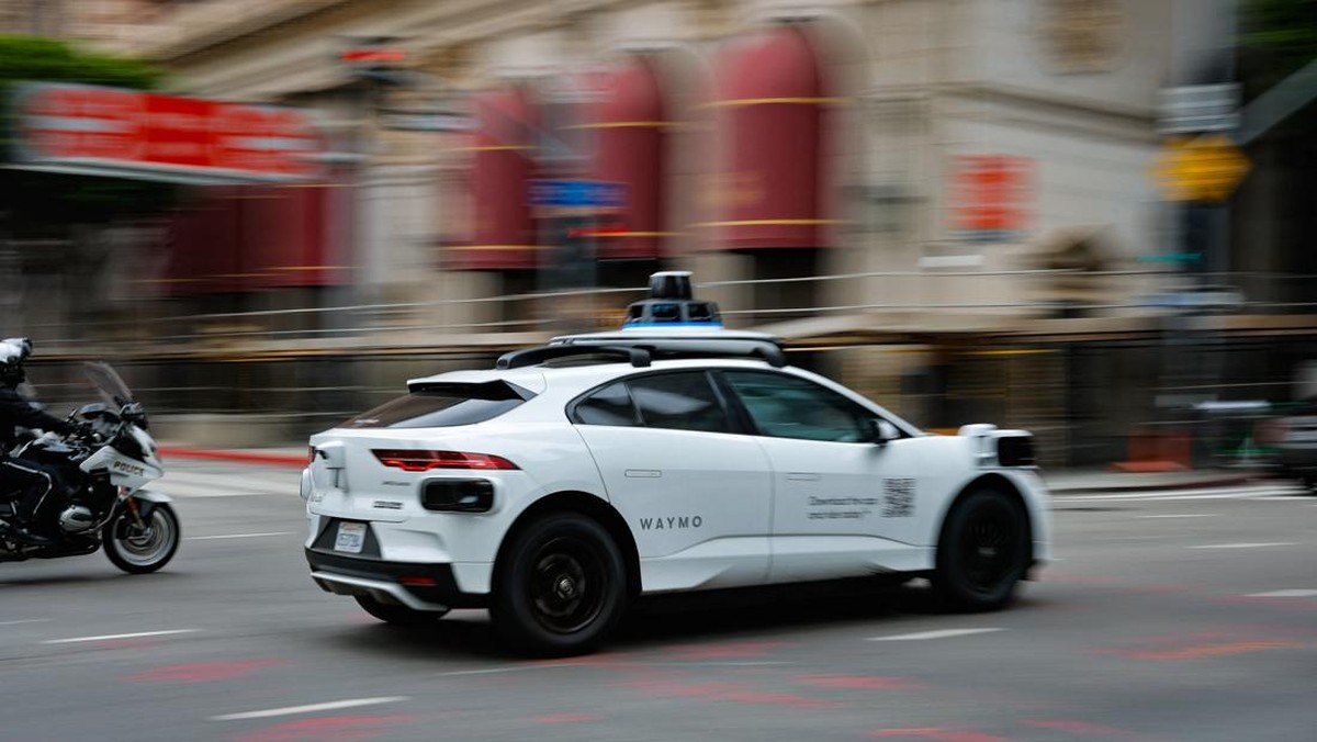 Foto: Waymo Robotaxi di Amerika Serikat (AS). (REUTERS/Mike Blake)