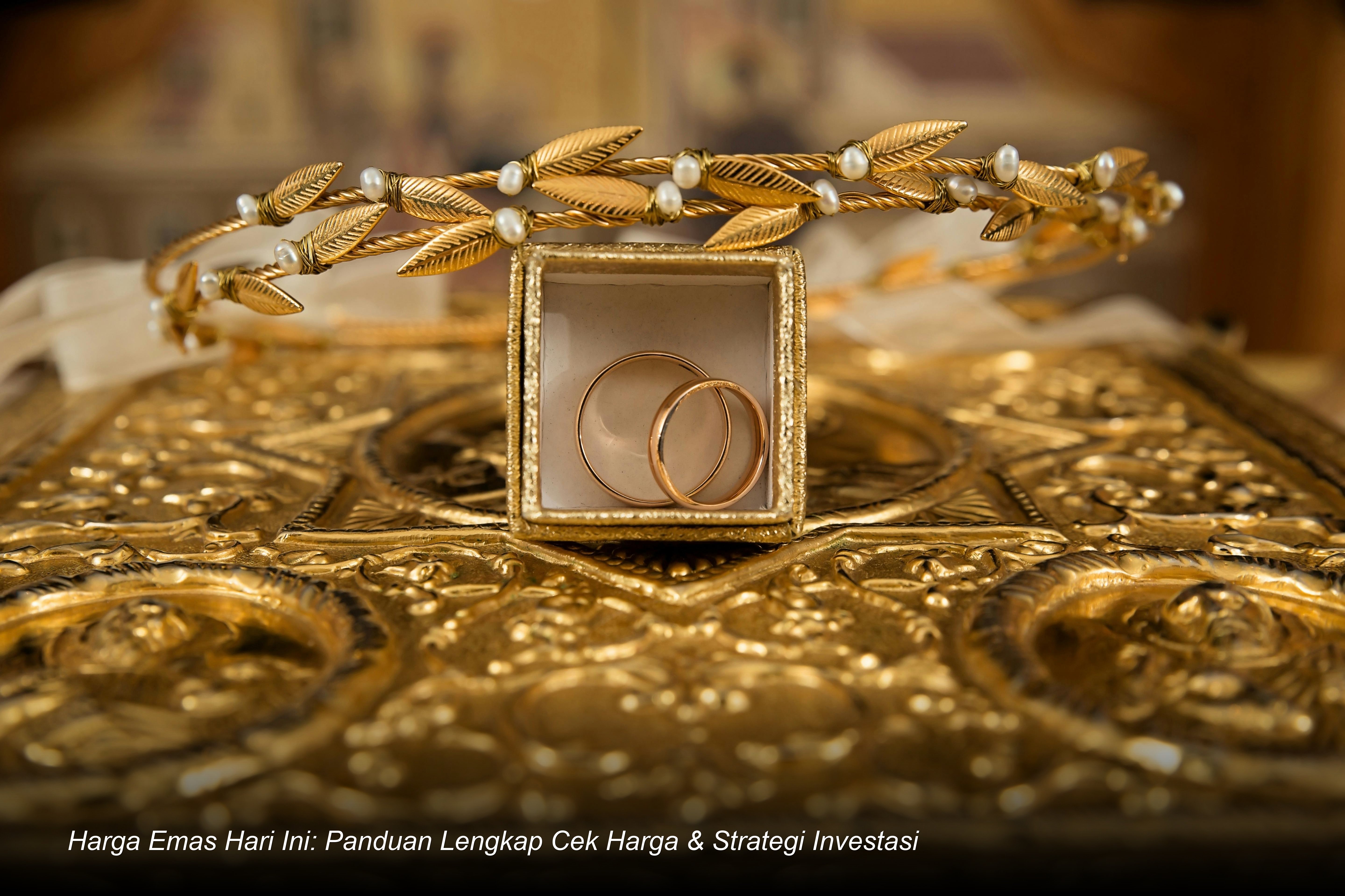 Tumpukan emas batangan murni yang berkilauan di atas grafik pergerakan harga emas yang sedang menanjak.