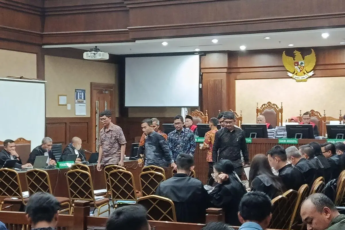 Skandal BBM Merak: Riza Chalid 'Titip' Proyek Rp2,9 Triliun, Negara Gigit Jari!