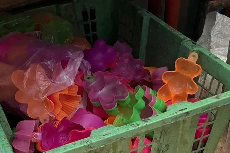 Modal Pas-pasan, Untung Tak Seberapa: Curhat Pilu Pembuat Es Gabus yang Bikin Trenyuh!