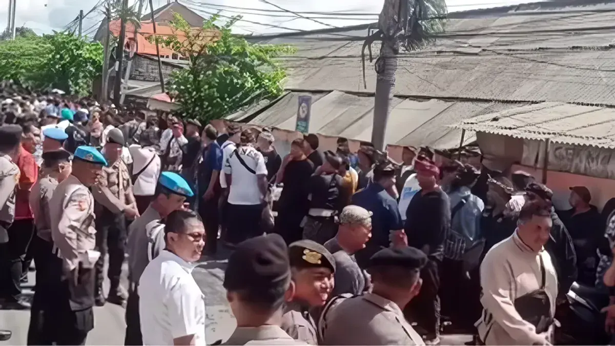 Puluhan Warga Datangi Polresta Denpasar Membela Gus Kris, Apakah Kasus Penikaman di Bali Berujung Damai?