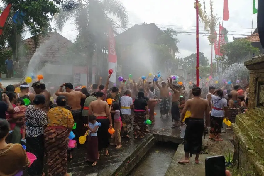 Dari Ritual Sakral hingga Penggerak Ekonomi Desa, Ini Rahasia Festival Air Suwat
