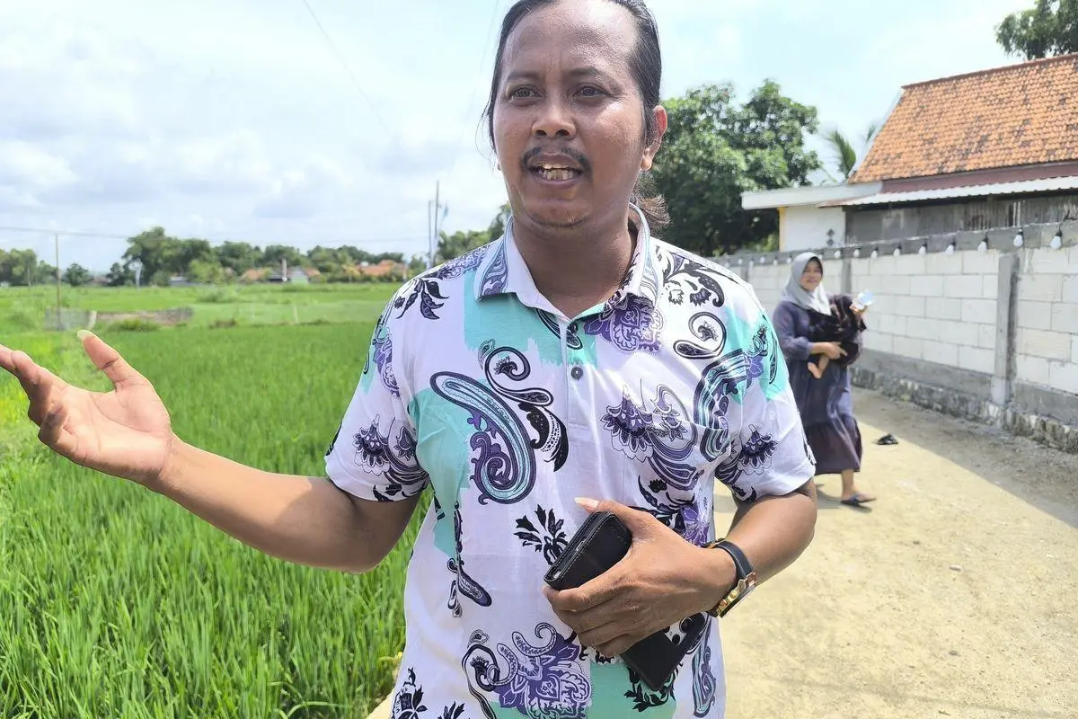 Sentuhan Emas Rp2 Miliar dari Dompet Pribadi Mat Yasin: Jalan Desa Impian Jadi Nyata! Sebuah Kisah Inspiratif dari Madulang