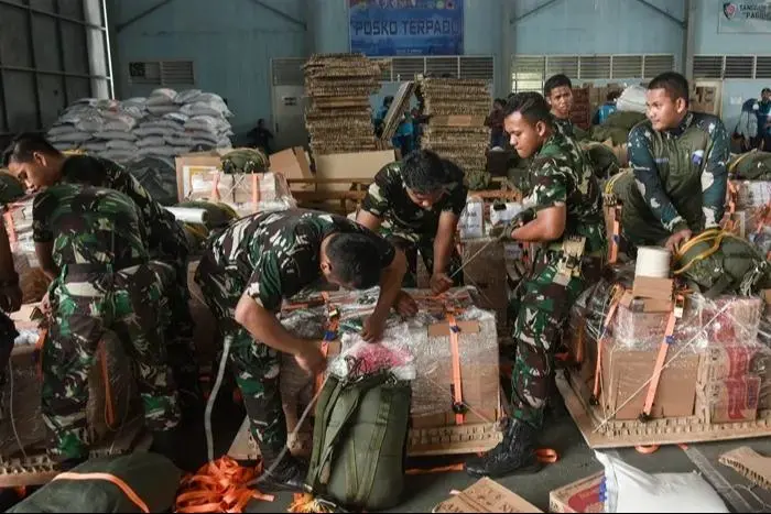 Jangan Terjebak Visual! Ini Penjelasan TNI soal Helibox yang Viral untuk Korban Banjir Sumatera!