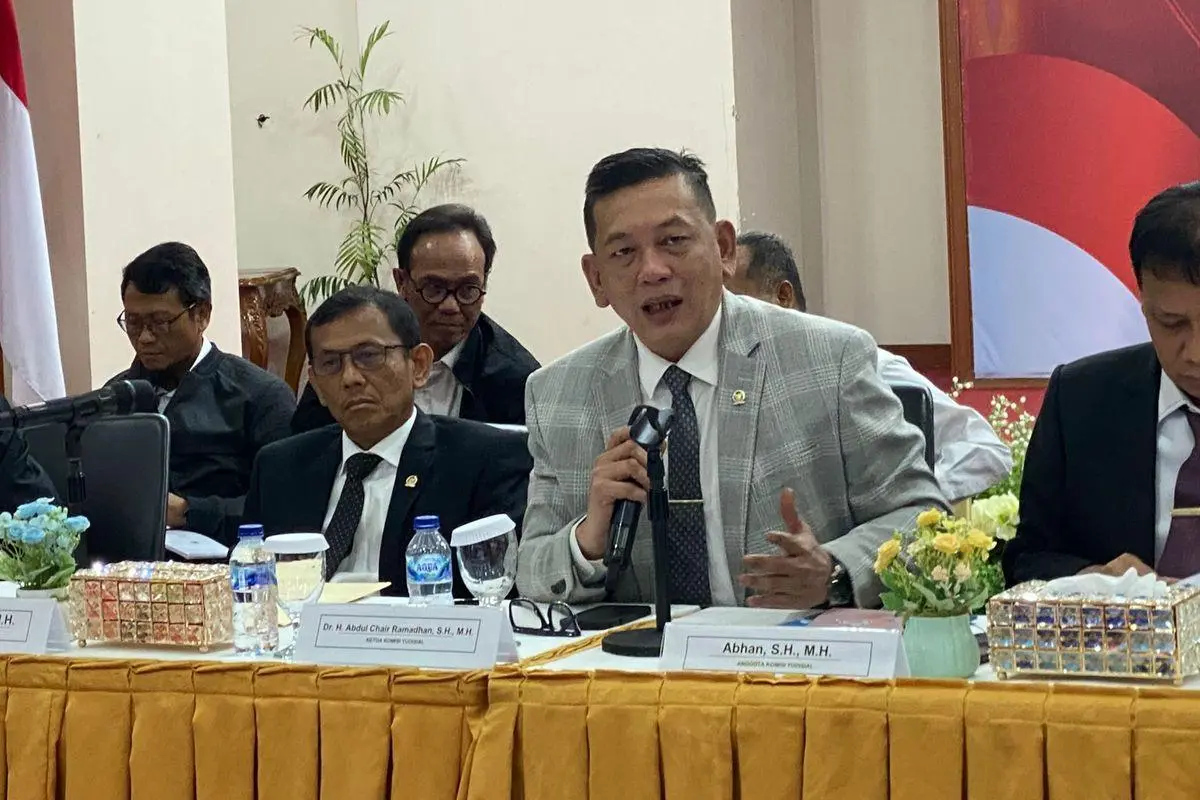 Dari Ruang Sidang MK ke Puncak KY: Inilah Kisah Abdul Chair Ramadhan yang Bikin Penasaran!