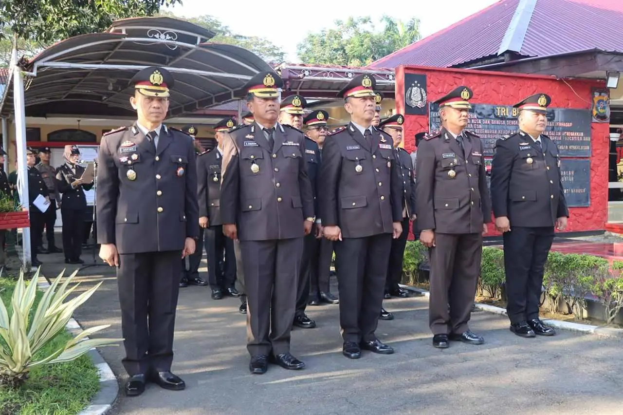 Polres Binjai Memperingati Hari Ibu Ke-97 Tahun 2025 Dengan Upacara Bendera