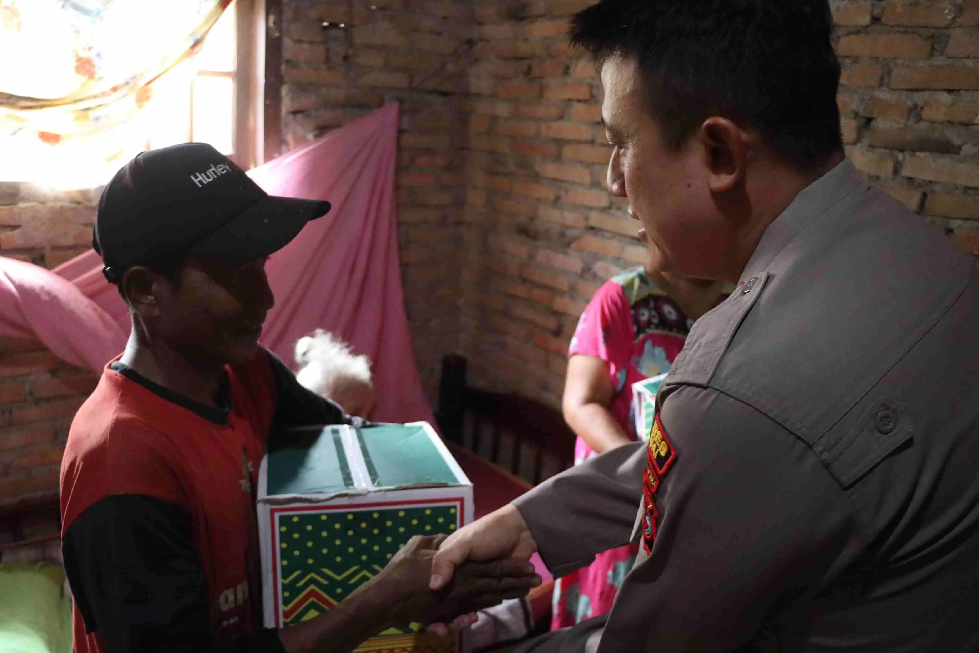 Kapolres Binjai Turun Langsung Beri Bantuan Korban Banjir