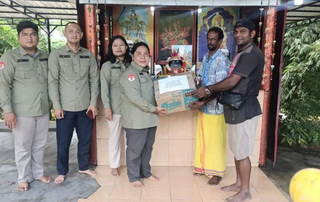 Bimas Hindu Kanwil Kemenagsu Salurkan Bantuan untuk Umat Terdampak Banjir di Medan dan Deli Serdang