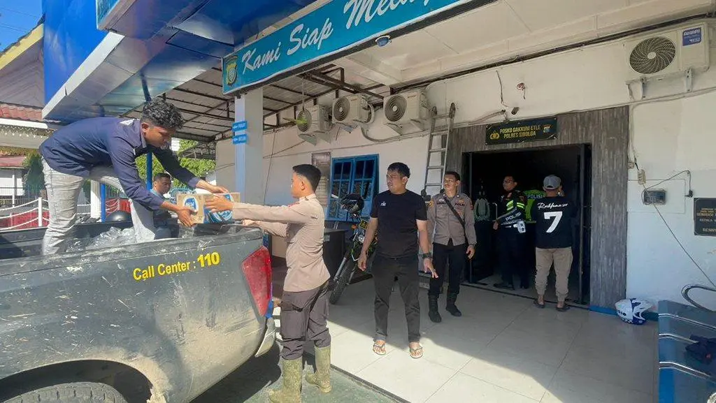 Bid Humas Polda Sumut Tempuh Jalan Berat Bawa Bantuan Lewat Jalur Darat, Dari Tugas Peliputan Hingga Misi Kemanusiaan