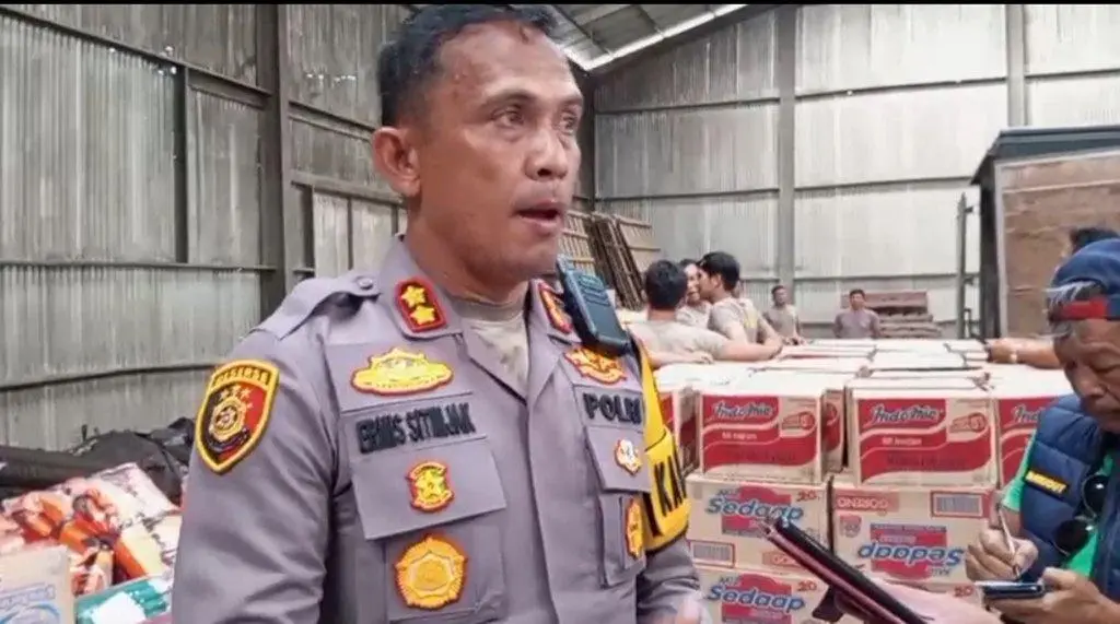 Kapolri Serahkan Bantuan 3,5 Ton kepada Korban Bencana di Taput 