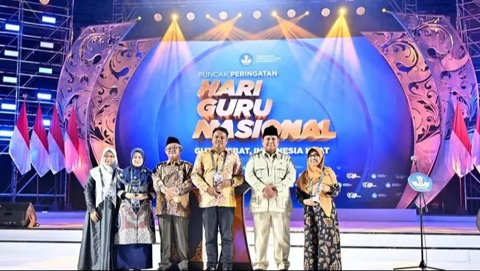 3 Guru Biasa Ini Ubah Takdir Bangsa: Dari Rumah Sederhana ke Panggung Nasional!