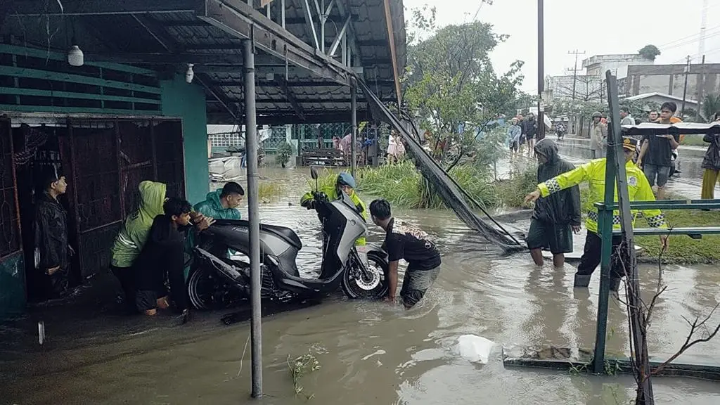 Polres Binjai Berikan Bantuan Kepada Masyarakat Terdampak Bencana Alam