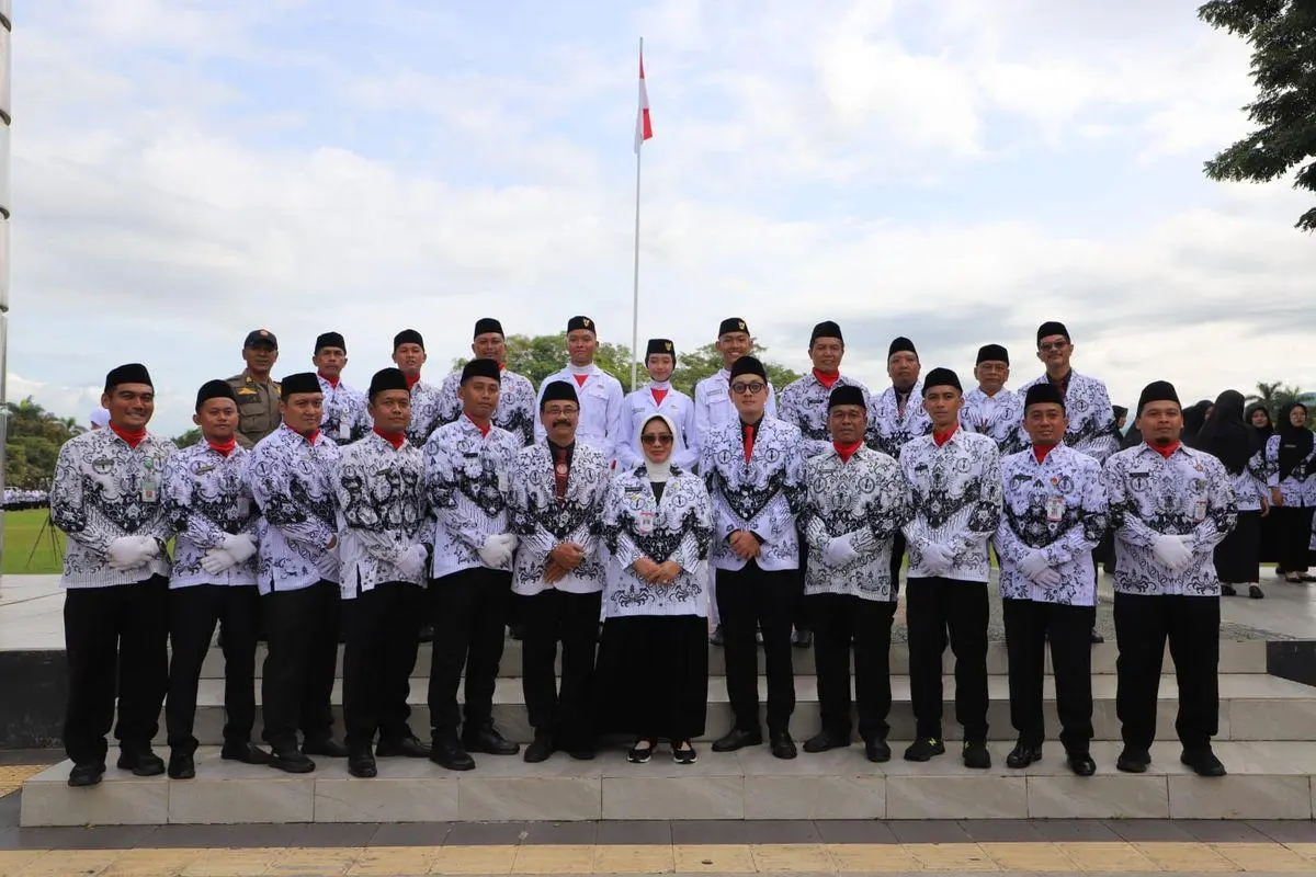 6 Hari Sekolah? Guru Nangis di Pojokan Kota Pensiunan dan Terancam Jadi 'Robot' Pendidikan!