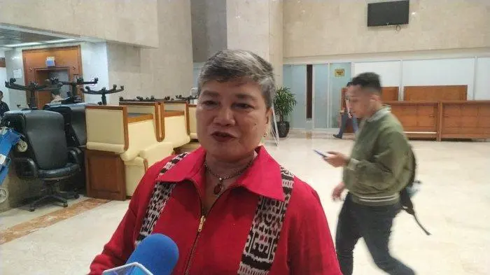 Ribka Tjiptaning Berani Kritik Soeharto, Segini Isi Garasinya!