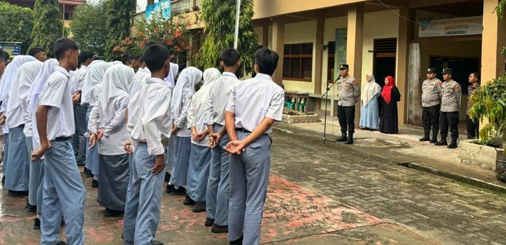 Bangun Generasi Berkarakter, Kapolsek Sibolga Selatan Ajak Pelajar Hindari Tawuran dan Pengaruh Narkoba