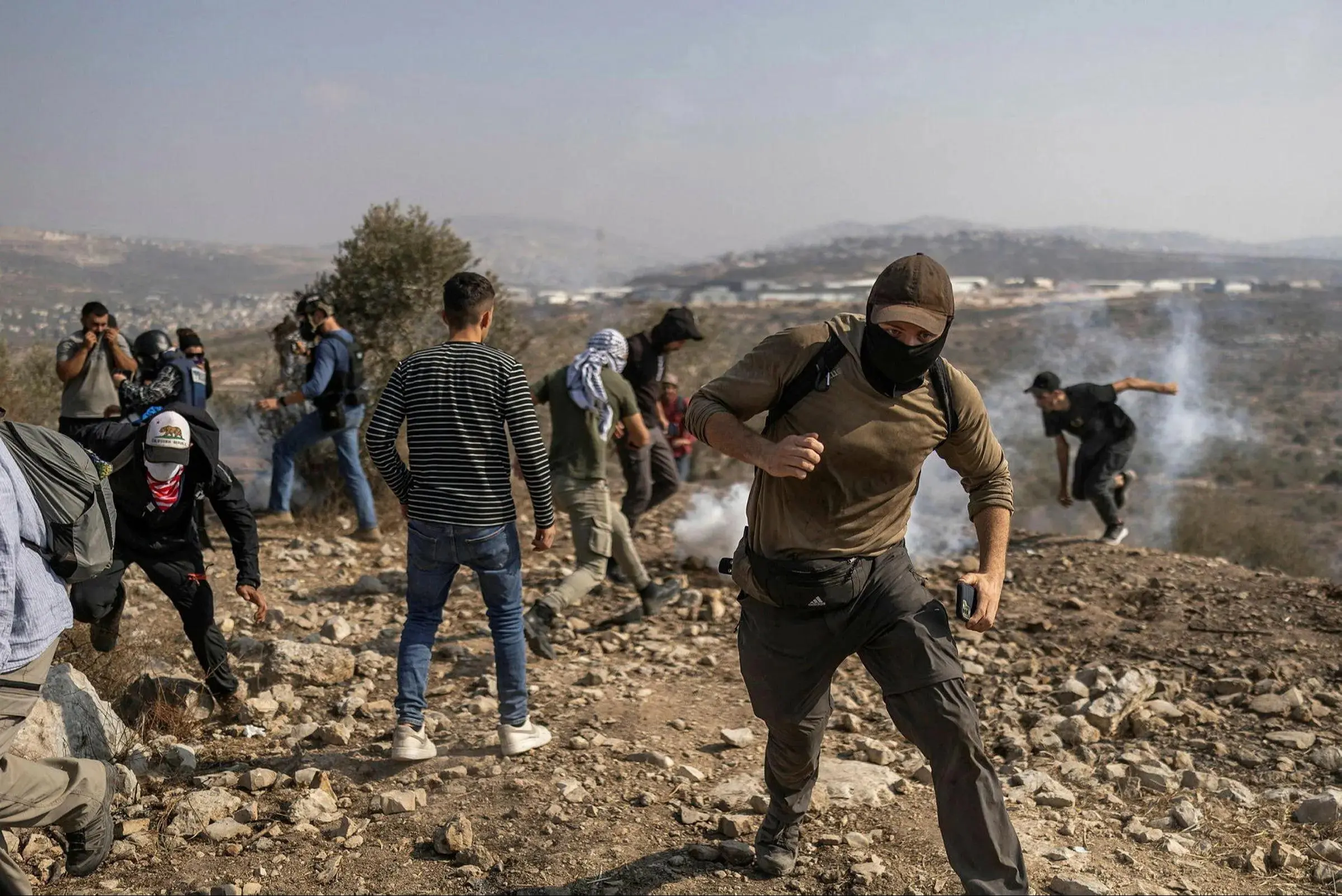 Kekerasan Panen Zaitun: Pemukim Israel Serang Warga dan Jurnalis Palestina