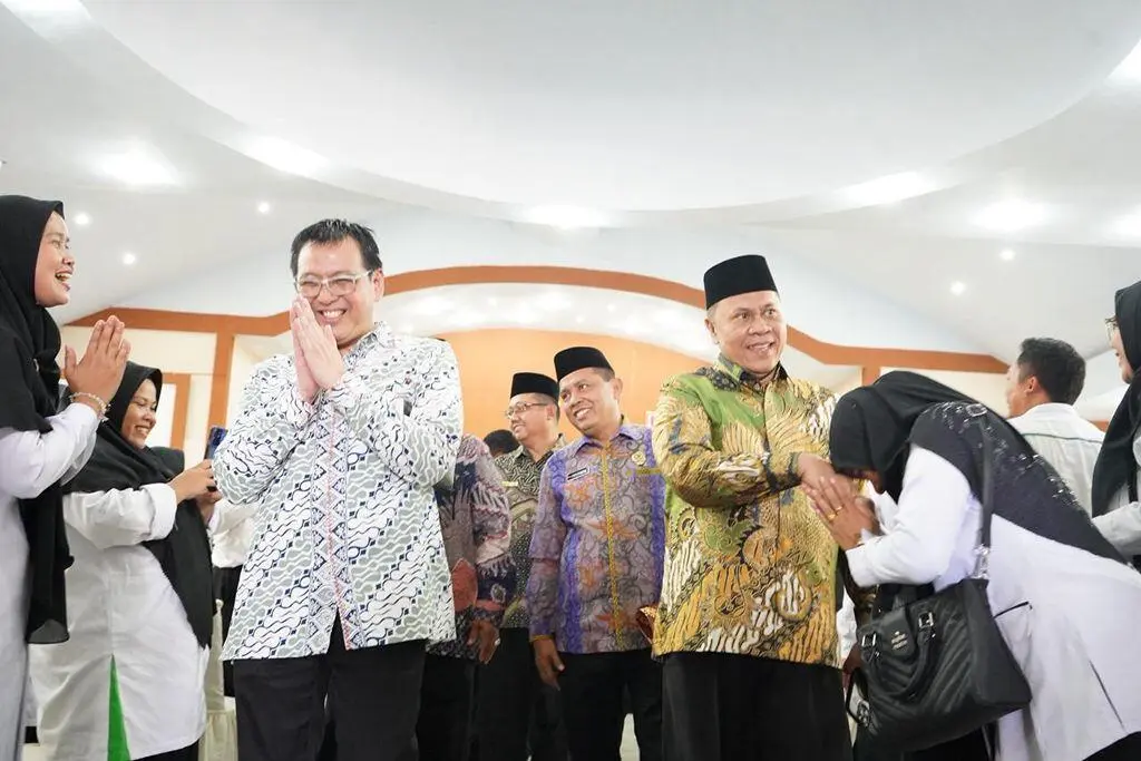 Kabiro SDM Kemenag RI Kakanwil Kemenagsu Serahkan Penugasan PPPK Redistribusi Tahun 2022-2023