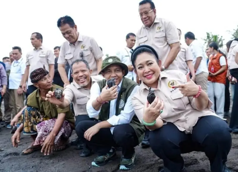 Menhut Raja Antoni-Titiek Soeharto Lepas 210 Tukik di Bali, Jadi Bagian dari Masa Depan Laut Indonesia