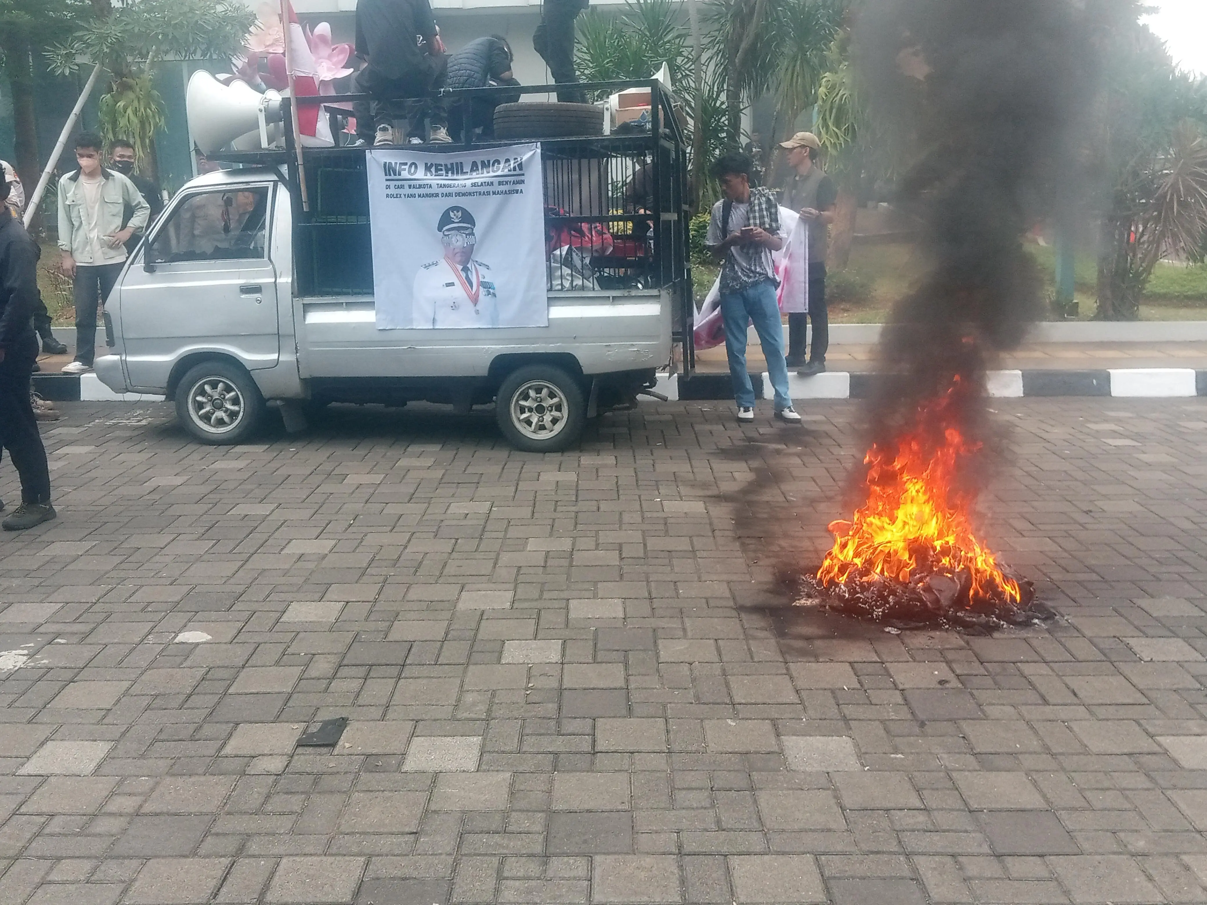 Demo di Balai Kota Tangsel Memanas, Mahasiswa Tuding Pemkot dan DPRD Gagal Jalankan Amanah Rakyat