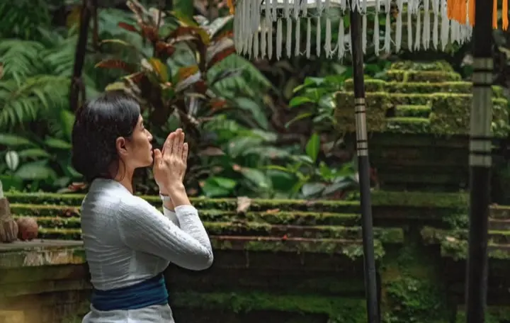 Dian Sastrowardoyo Tuai Pro Kontra Usai Ikuti Ritual Keagamaan di Bali, Isu Pindah Agama Mencuat