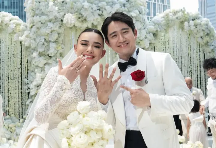 Fantastis! Isi Souvenir Mewah Pernikahan Amanda Manopo dan Kenny Austin dari TV hingga Emas undangan