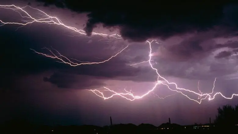 BREAKING NEWS: Cuaca Ekstrem Landa Bucharest, BMKG Rumania Keluarkan Kode Merah