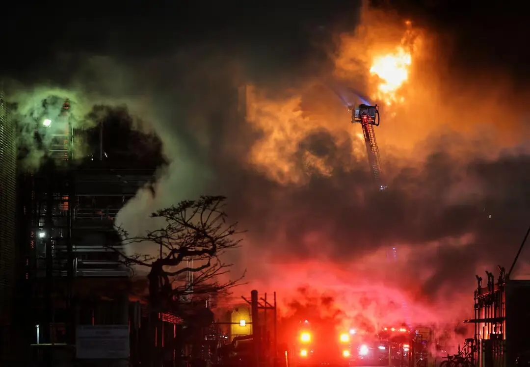 Kebakaran Hebat Guncang Kilang Chevron El Segundo, LA, Pasokan Avtur California Terancam