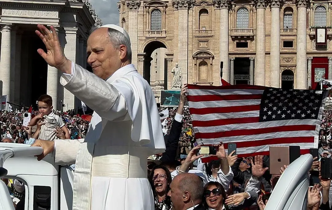 Dari Mozzetta Merah ke Misi Sosial: Paus Leo Tidak Mau Jadi Boneka Politik Trump