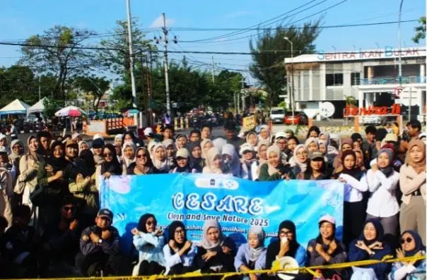 Merajut Harapan Hijau: Kisah Inspiratif BEM Unesa Aksi Bersih Pantai Kenjeran