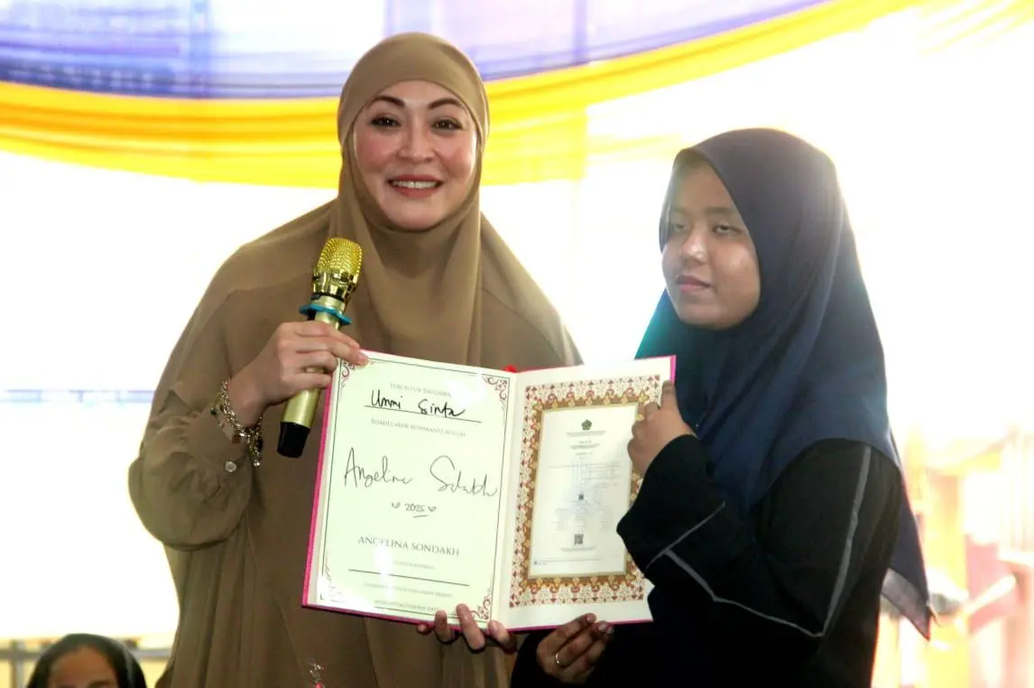 Angelina Sondakh: Jaga Lisan dan Perbanyak Shalawat