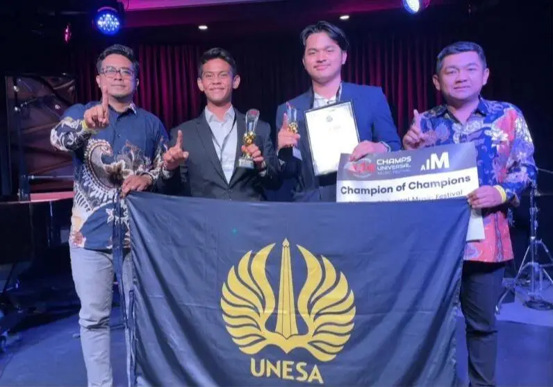 Harmoni Gemilang: Kisah Inspiratif 2 Mahasiswa Unesa Taklukkan Panggung Musik Dunia di Hongkong dan Sidney