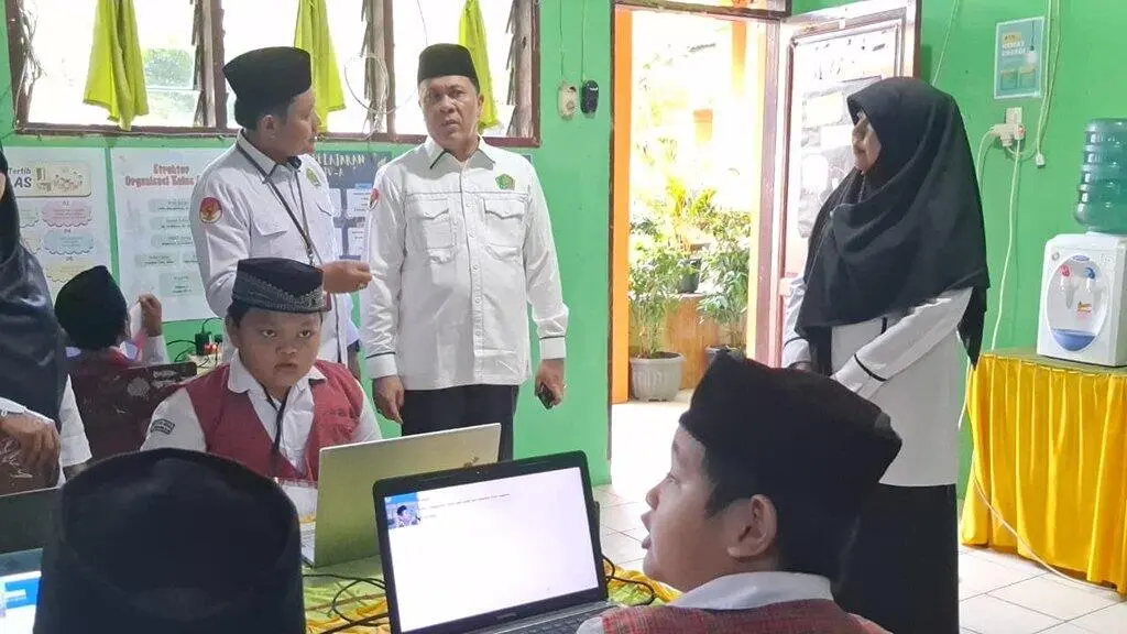 Monitoring ANBK di MIN 12 Medan, Kakanwil Kemenagsu Ingatkan Siswa Harus Jujur dan Percaya Diri