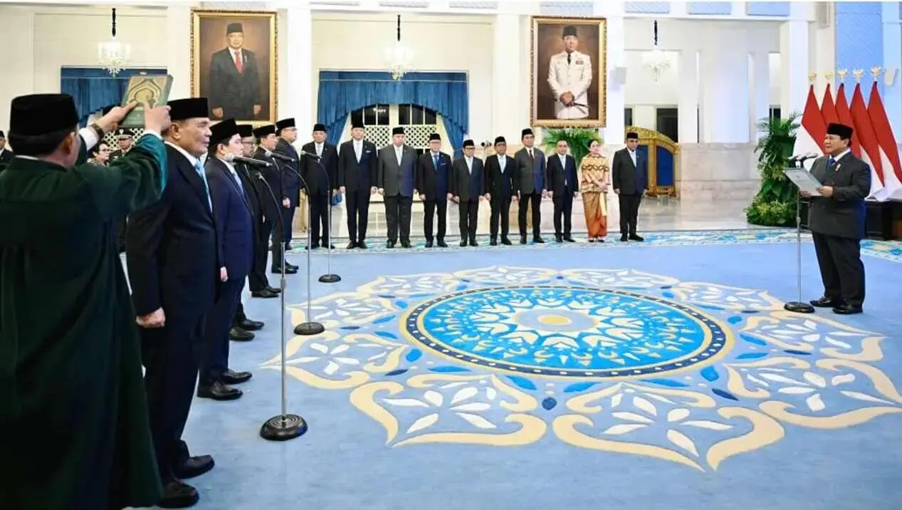 Prabowo Reshuffle Kabinet: Hasan Nasbi Dicopot, Angga Raka Dilantik!