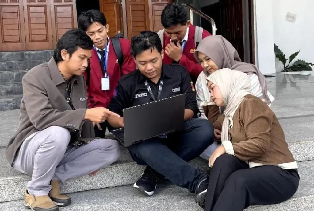 Kisah Inspiratif Mahasiswa UMM: Merajut Harapan dari Luka Diabetes