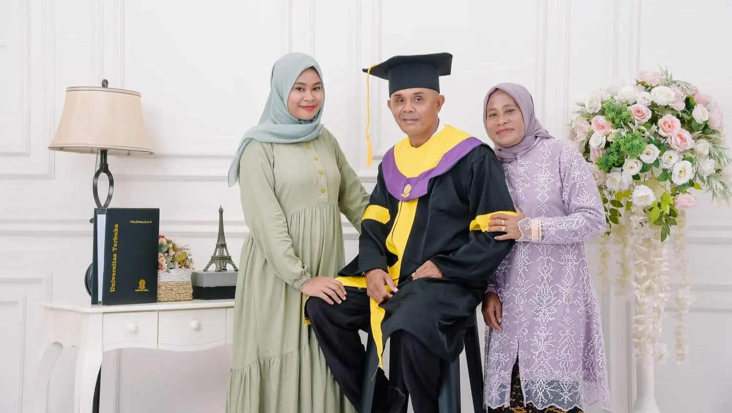 Dari Peluh Buruh ke Pelita Pendidikan: Kisah Inspiratif Muhammad Fill Lamarobak, Sang Guru dari Timur Indonesia