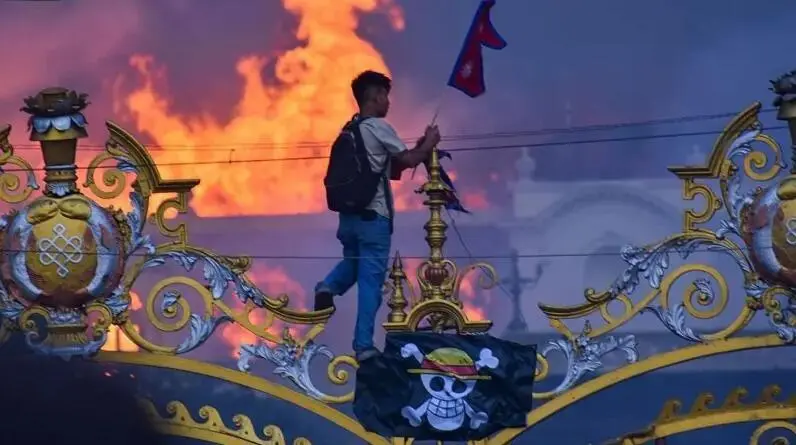 Jolly Roger di Persimpangan Jalan: Ketika Mimpi Bajak Laut Jadi Simbol Perlawanan Global