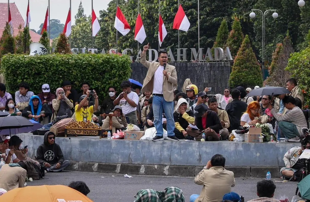 Ketika Suara Kebebasan Dibungkam: Dosen UGM Kritik atas Penonaktifan Live TikTok Saat Unjuk Rasa