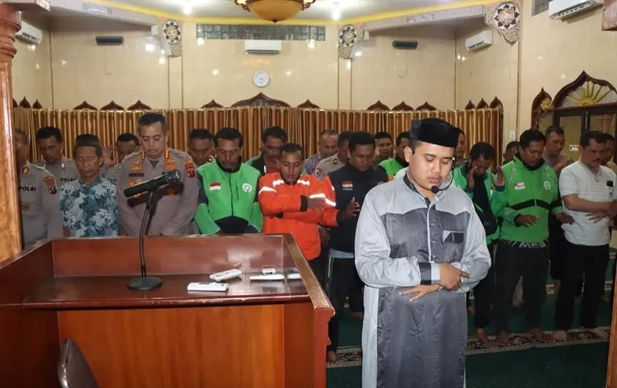 Polresta Deli Serdang Bersama Komunitas Ojol  Gelar Sholat  Ghaib Do’akan Pengemudi Ojol Alm Affan Kurniawan