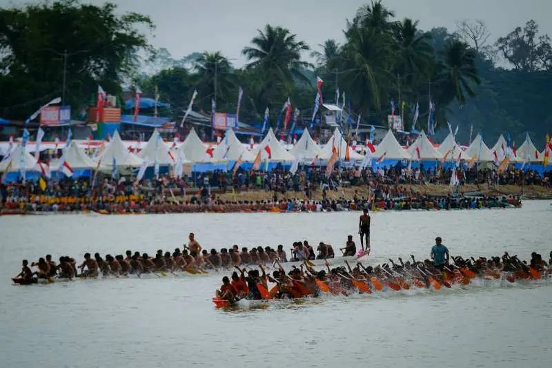 Antusiasme Masyarakat Sambut Festival Pacu Jalur 2025 di Riau yang Bakal Dihadiri Menpar dan Wapres RI