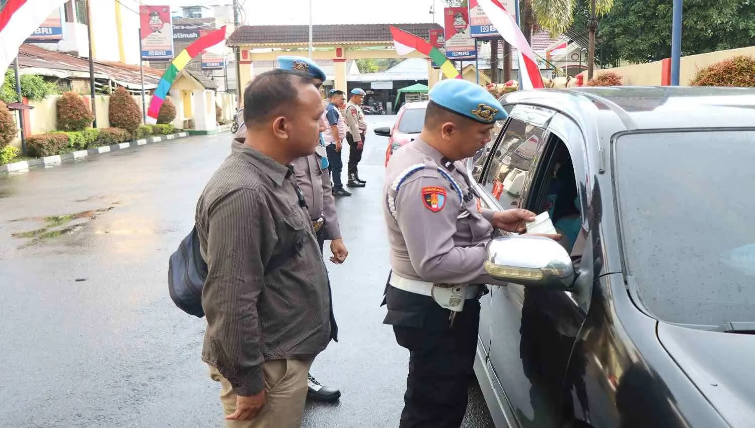 Sipropam Lakukan Pemeriksaan Kelengkapan Kenderaan Bermotor Terhadap Personil