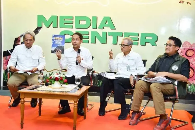 5 Langkah Kementerian Kehutanan Memperbaiki Tata Kelola Wisata Pendakian Gunung di Indonesia, Khususnya TN Gunung Rinjani.