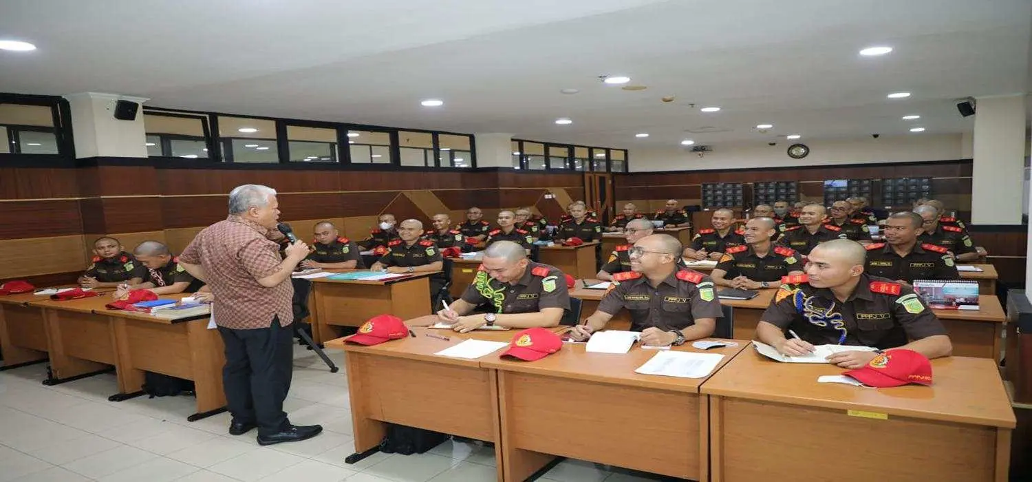 Dr. Harli Siregar Berikan Pembekalan Pada Siswa Pendidikan Pembentukan Jaksa Pada Badan Diklat Kejaksaan RI