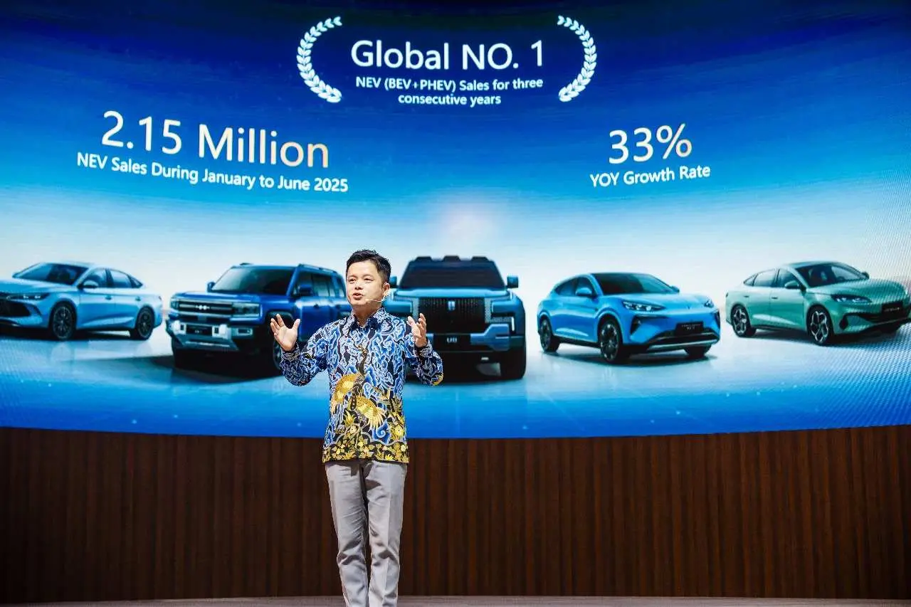 GIIAS 2025 Jadi Saksi Kebangkitan DENZA, Klaim 6.000 Unit Ludes Sebelum Resmi Diluncurkan