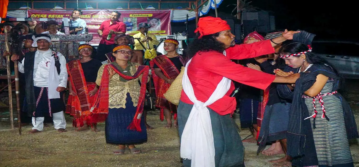 Januari Simbolon : Sanggar Seni Opera Batak Sianjur Mulamula Gemparkan Kampar