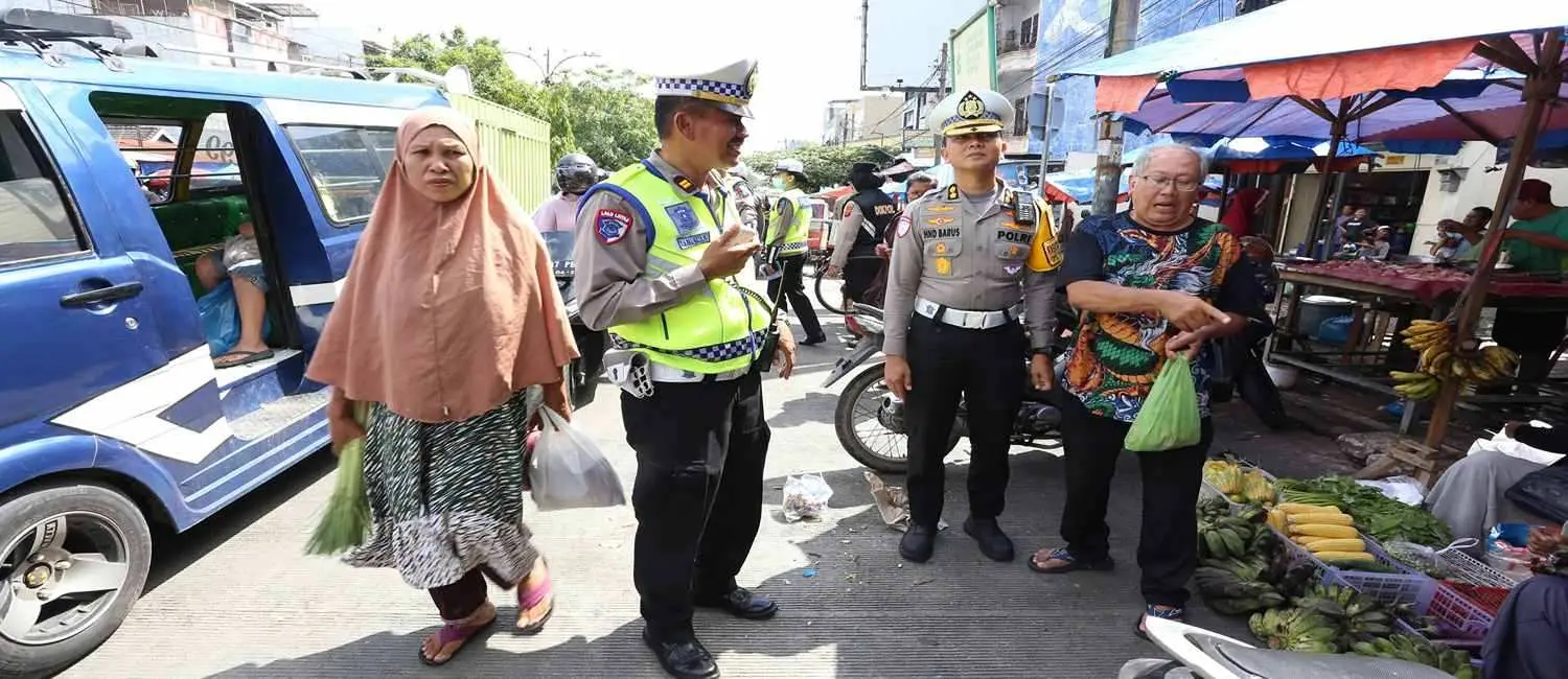 Patroli Gabungan Ditlantas Polda Sumut, Dishub, serta Satpol PP Kota Medan Tertibkan Parkir Liar dan PKL di Badan Jalan