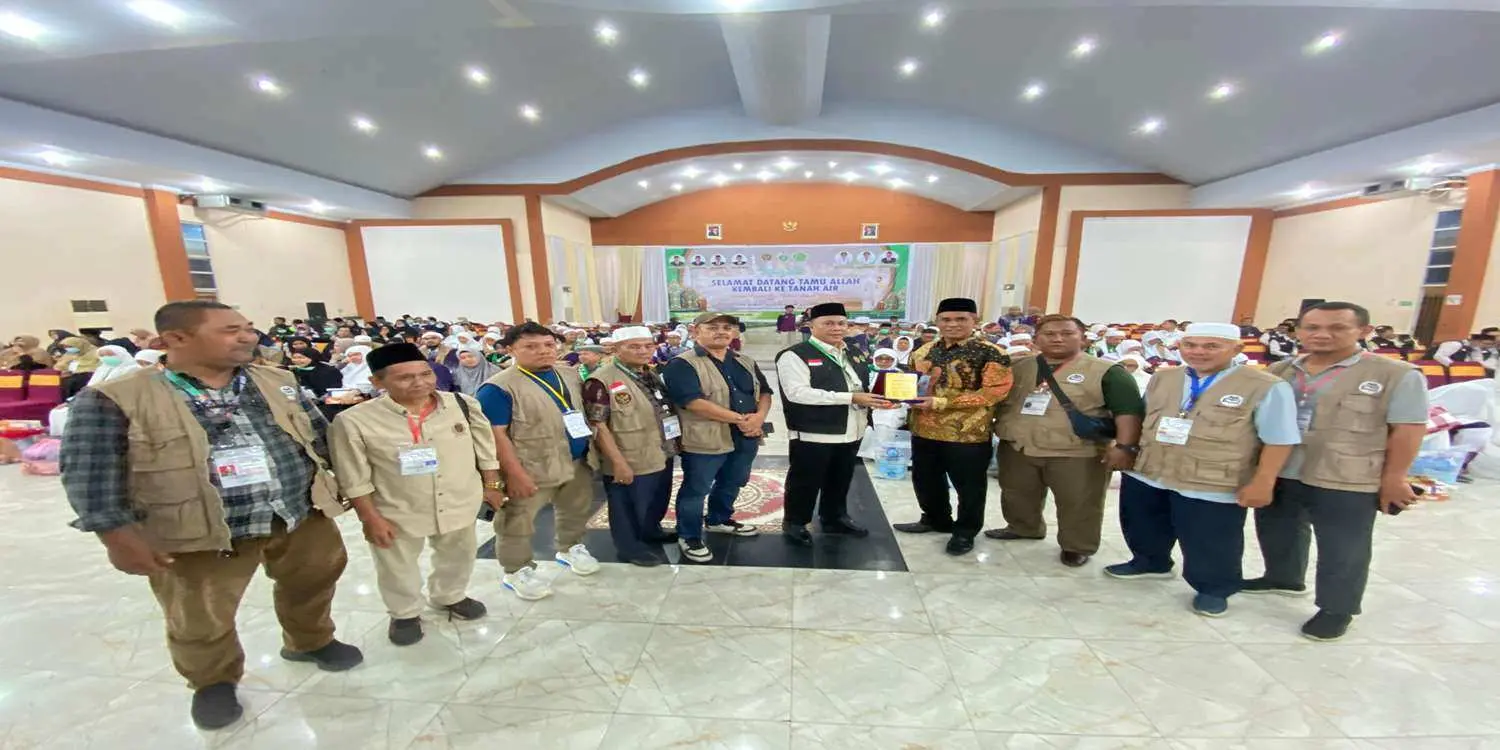 FORMAJI Sumut Berikan Anugerah Kakan Kemenag Terinformatif Kepada H Impun Siregar MA